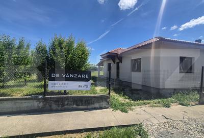 Casă individuală cu 3 camere în Lazuri