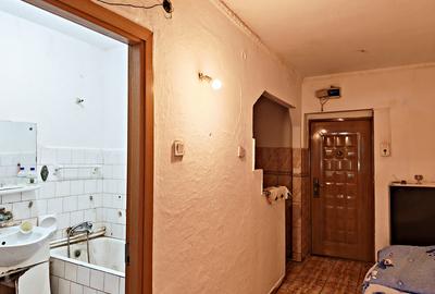 Abator, garsoniera cu balcon, 33,5 mp. Necesita renovare. Comision 0% - 6