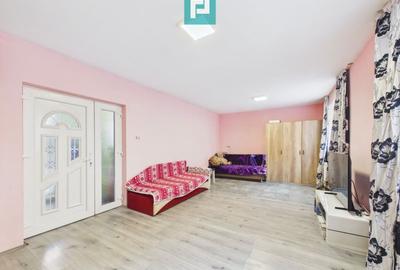 Casă P+E cu două apartamente, zona Drăgășani - 2