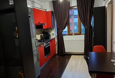Apartament cu 2 camere decomandat, mobilat în Central
