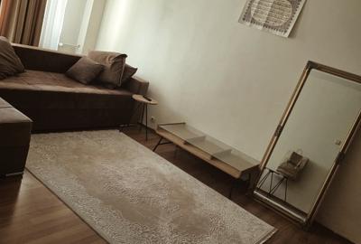Apartament cu 4 camere decomandat în Rovine