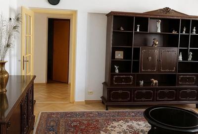 Apartament cu 3 camere semidecomandat în Aviației