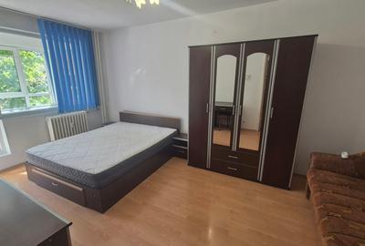 Apartament cu 2 camere decomandat în Titan