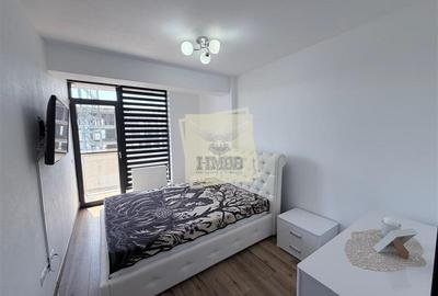 Apartament cu 3 camere decomandat, mobilat în Exterior Est