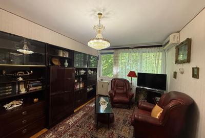 Apartament cu 3 camere semidecomandat, mobilat în Iancului