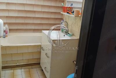 Apartament cu 3 camere semidecomandat în Exterior Vest