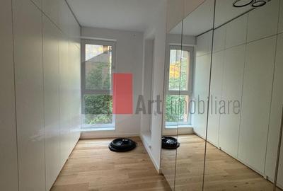 Apartament cu 3 camere semidecomandat în Grozăvești