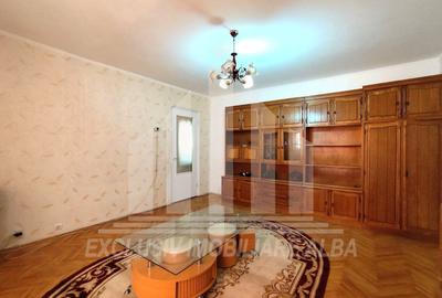 Apartament cu 3 camere semidecomandat, mobilat în Ampoi 1