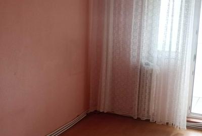 Etaj 4/10 - 2 camere decomandat - bloc pe cadre - liber - Dacia - Bicaz - 4