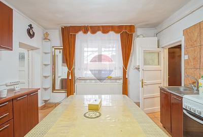 Casă cu 2 apartamente, terasă și garaj, zona Piața Unirii, Brașov - 3