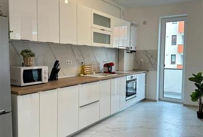 Apartament cu 3 camere decomandat în Lazaret