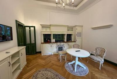 Apartament cu 2 camere semidecomandat, mobilat în Central