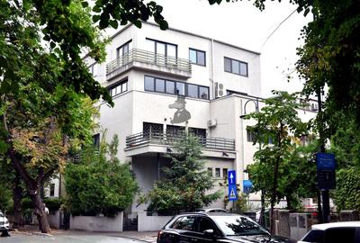 Casă individuală cu 12 camere în Capitale