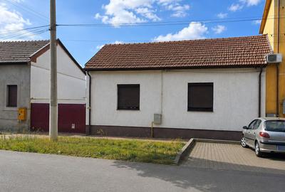 Casă 3 camere cu curte de inchiriat-Zona Pârneava - 1