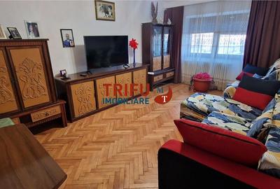 Apartament cu 3 camere decomandat în Cetate