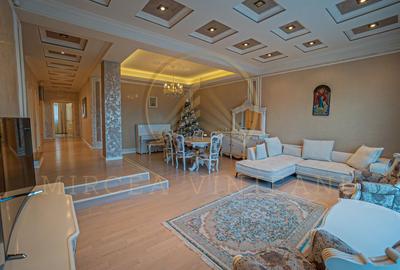 Casă individuală cu 10 camere în Palazu Mare