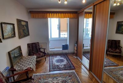 Apartament cu 4 camere decomandat în Ultracentral