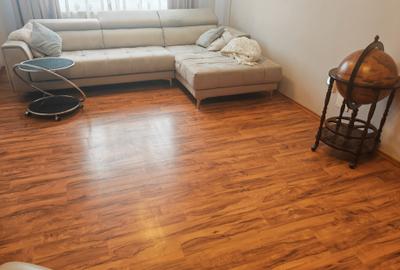 Apartament cu 3 camere semidecomandat în Gemenii
