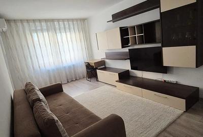 Apartament cu 3 camere decomandat în Tei