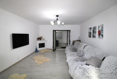 Apartament cu 3 camere decomandat în