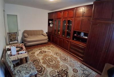 Apartament cu 3 camere decomandat în Păcurari