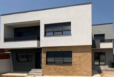 Casă individuală cu 4 camere în Malu Mare