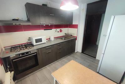 Apartament cu 3 camere decomandat în Sebastian