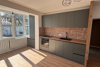 Apartament cu 3 camere semidecomandat, mobilat în Centrul Istoric