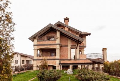 Casă individuală cu 8 camere în Ștefănești