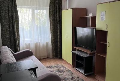 Apartament cu 2 camere semidecomandat, mobilat în Podu Roș