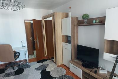 Garsonieră decomandată, mobilată în Titan