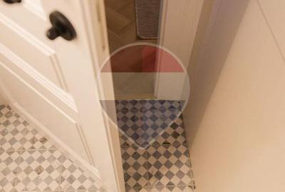 De vânzare apartament cu 3 camere, 2 băi, restaurat integral - Central - 11