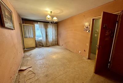 Apartament cu 4 camere semidecomandat în Rahova