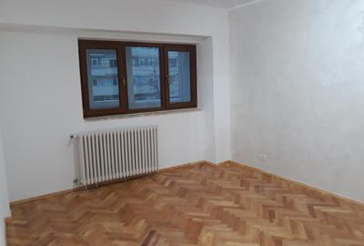 Pacurari-Luk Oil . apartament cu doua camere ,renovat , 72 mp suprafata totala - 1