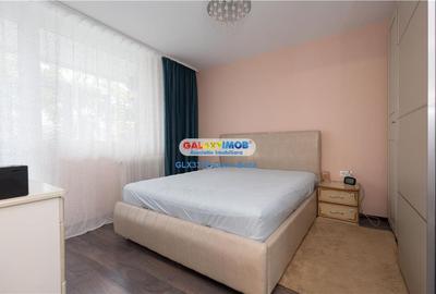 Apartament cu 3 camere decomandat în Titan