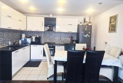 Apartament cu 3 camere decomandat în Soarelui
