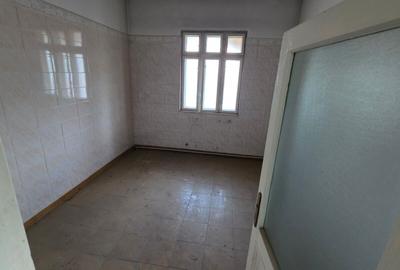 De vanzare spatiu comercial - COMARNIC la DN1 - 26
