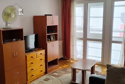 Apartament cu 2 camere semidecomandat în Costin Georgian
