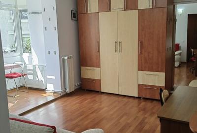Proprietar închiriez garsonieră Hala Traian Sector 2 - 8