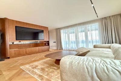 Penthouse cu 4 camere semidecomandat în Pantelimon