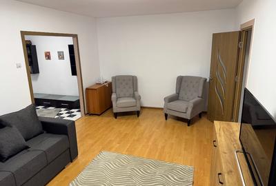 Apartament cu 4 camere semidecomandat, mobilat în Dristor
