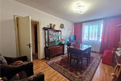 Apartament cu 3 camere circular în Astra