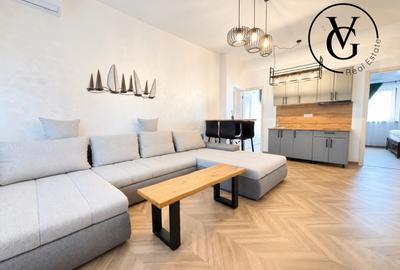 Apartament cu 5 camere semidecomandat, mobilat în P-ța Universității