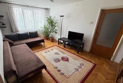 Apartament cu 3 camere semidecomandat în Central