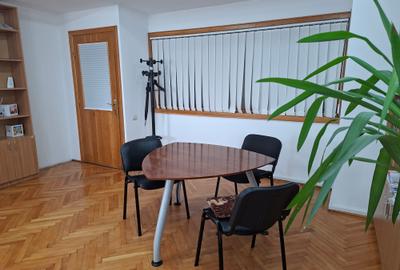 Birou, 30 mp în Central