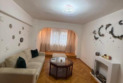 Apartament cu 3 camere decomandat, mobilat în Gării