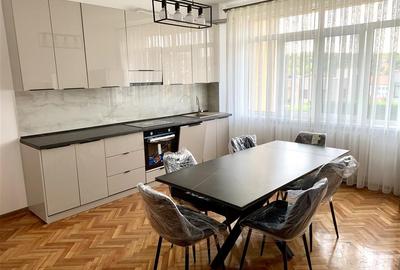 Apartament cu 3 camere decomandat în Spitalul Județean