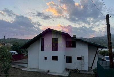 Casă individuală cu 9 camere decomandat în Central