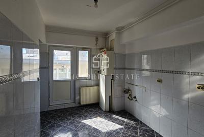 Apartament de vanzare, 3 camere decomandat.Republicii - 12