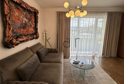 Apartament cu 2 camere semidecomandat, mobilat în Central